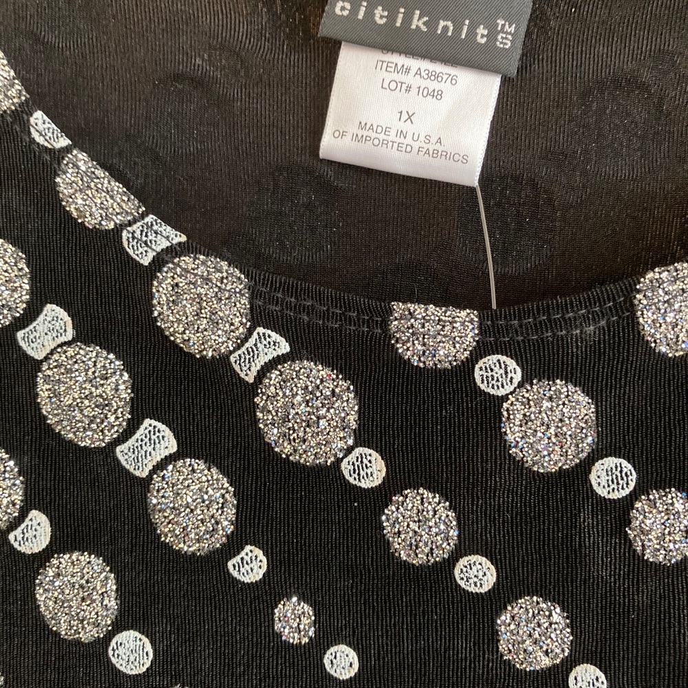 Knit Top w/ Sparkles.   1x NWT